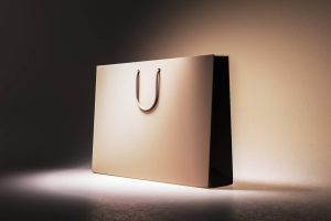 Sacs en papier personnalisés : la solution publicitaire écoresponsable