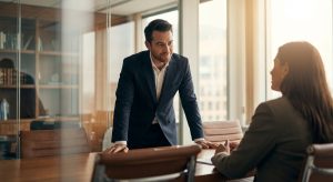 Rendez-vous clients : ces détails non-verbaux qui crédibilisent (ou pas !) votre expertise