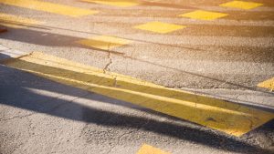 Le marquage au sol en entreprise : un outil essentiel pour organiser les espaces professionnels